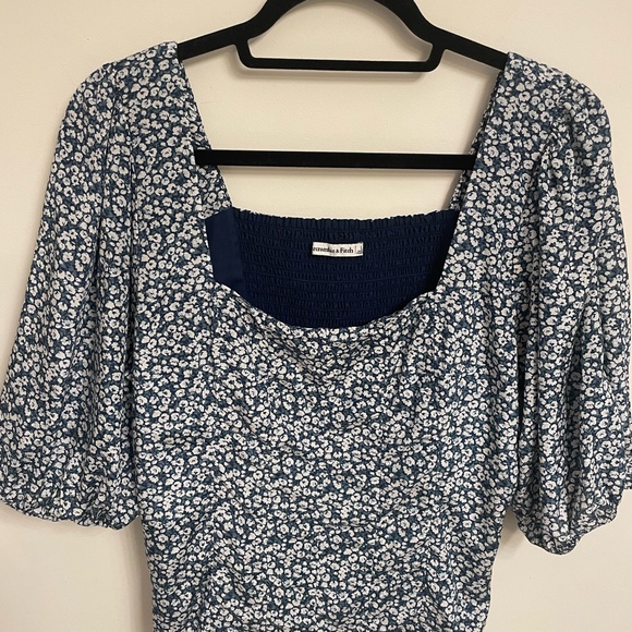 Abercrombie & Fitch Patterned Top Size L - Picture 2 of 3